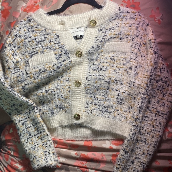 White fur cotton wool texture blouse button up with matching skirt pattern - Picture 3 of 5